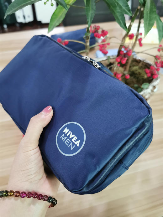 正品Nivea/妮维雅 真尼龙防水、防静电旅游出行便携化妆包、洗漱包，买二送一 商品图3
