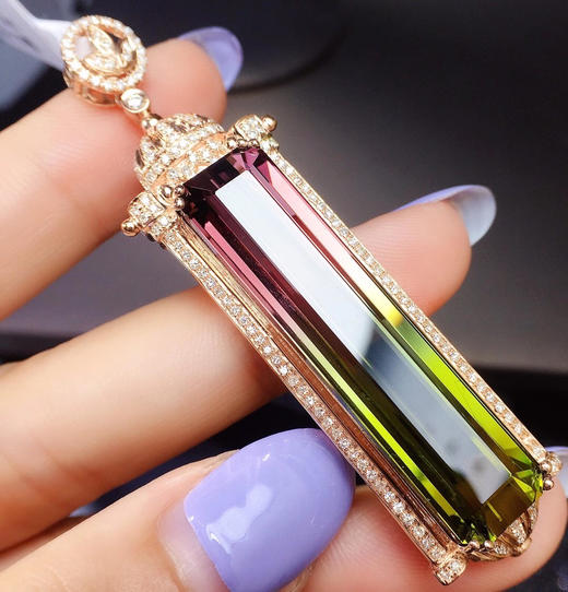 西瓜碧玺吊坠天然西瓜碧玺吊坠长方形切割台面很大气18k金镶嵌钻石主