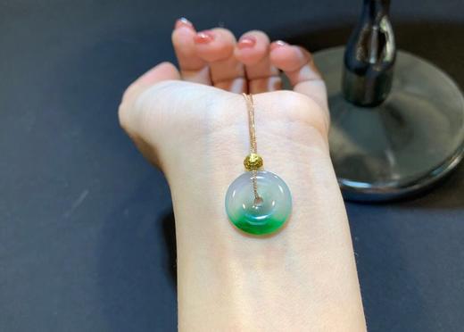 【冰阳绿平安扣锁骨链 】18k金伴钻 玉质温润 俏绿其间灵动飘逸 形色