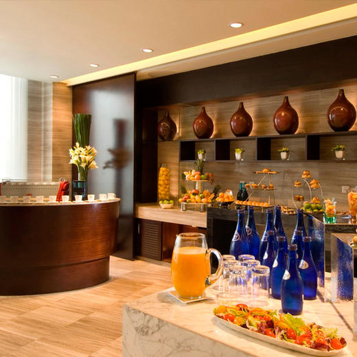 北京王府井希尔顿酒店豪华房2晚含双早SPA精油按摩位于王府井大街 商品图4