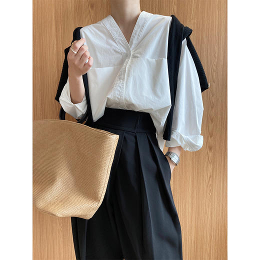 【法式简约V领】慵懒风衬衣 略微宽松 别具一格 既干练又优雅 商品图2