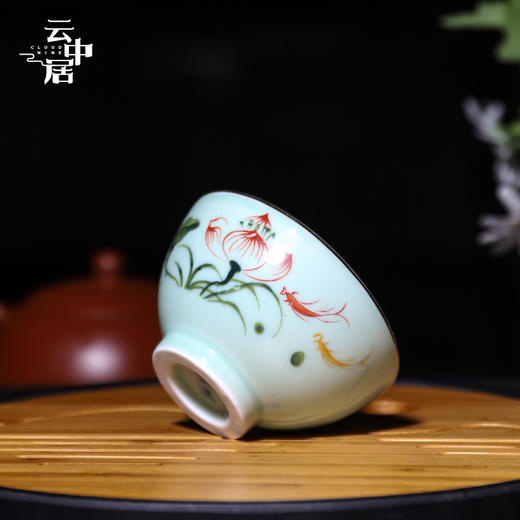 手绘青瓷戏莲个人品茗杯1 商品图2