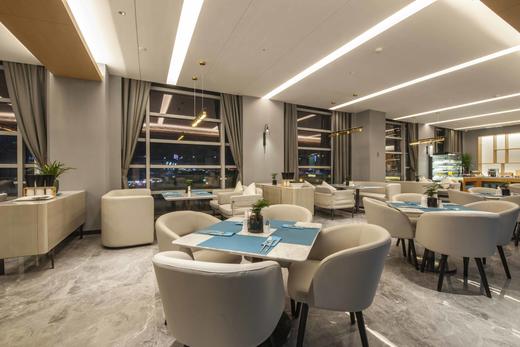 ★周末不加价★￥699起/2间夜！入住【温州德信君亭酒店】享四季大床房+早餐，周中入住还享动车站接送服务~ 感受心向往之的江南山水，寻找尘世间的宁静！有效期至2025年12月31日 商品图4