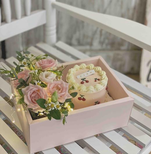 蛋糕鲜花伴手礼，有爱的日子里，空气都飘满了甜蜜，我们只负责制造惊喜、运输甜蜜。 商品图8