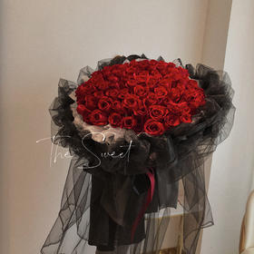   花艺 小黑裙红玫瑰·花束