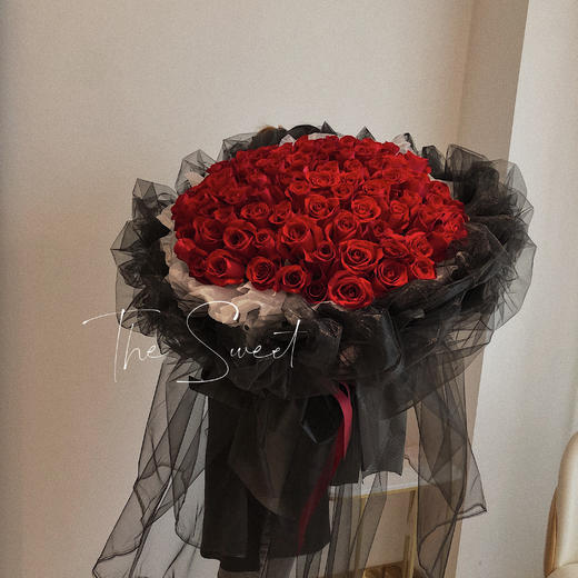   花艺 小黑裙红玫瑰·花束 商品图0