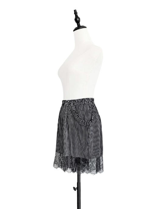 TYNVIE 花边袋口蕾丝拼接短裤 - 黑白细条纹 商品图1