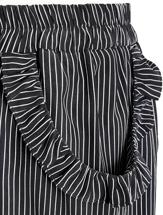 TYNVIE 花边袋口蕾丝拼接短裤 - 黑白细条纹 商品图3
