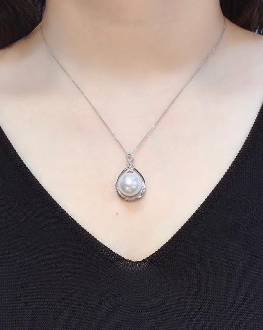 澳白珍珠吊坠18k金钻石镶嵌珠子圆珠强光极微微瑕大小1213mm通勤百搭