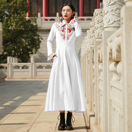 酒千觞刺绣连衣裙 商品图0