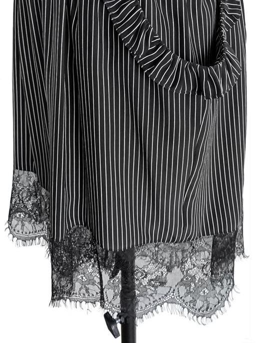TYNVIE 花边袋口蕾丝拼接短裤 - 黑白细条纹 商品图4