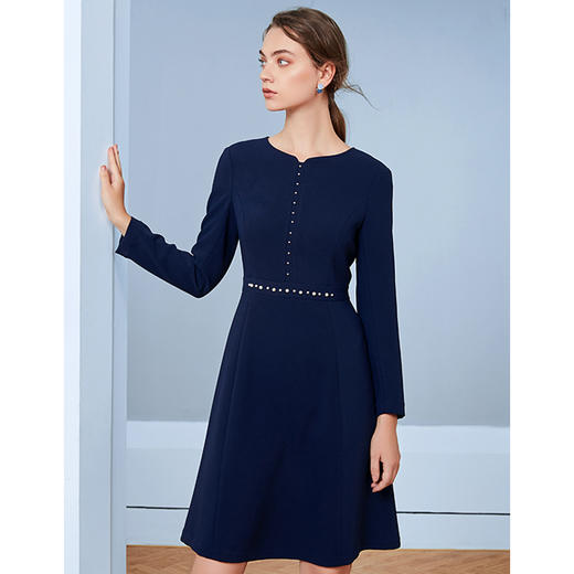 EITIE爱特爱秋季新款时尚通勤职业洋气钉珠装饰收腰A摆连衣裙C2007584 商品图2