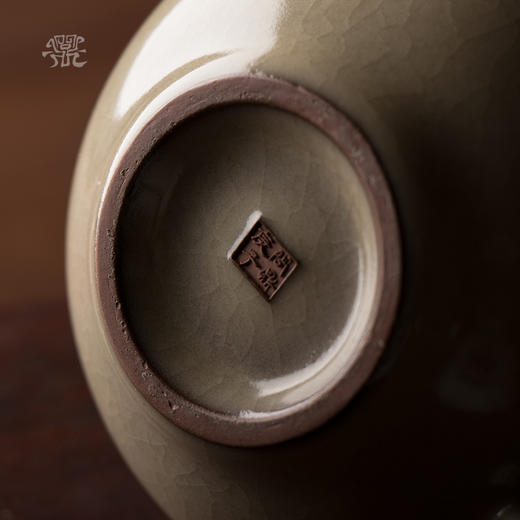 问鼎哥窑传世款嘉容公杯 商品图4