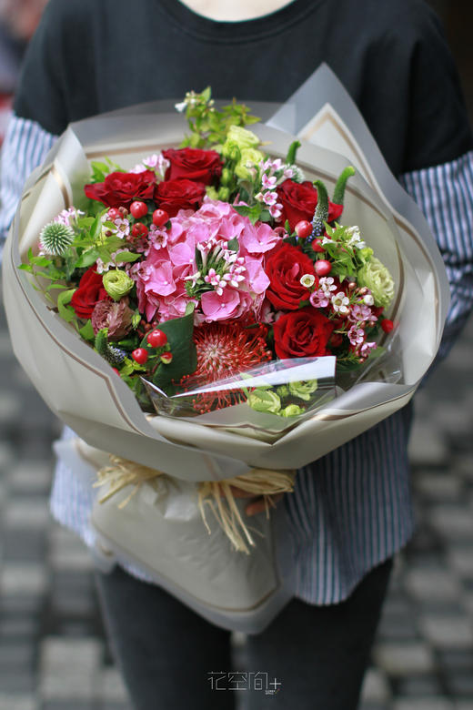 红玫瑰针垫混搭花束