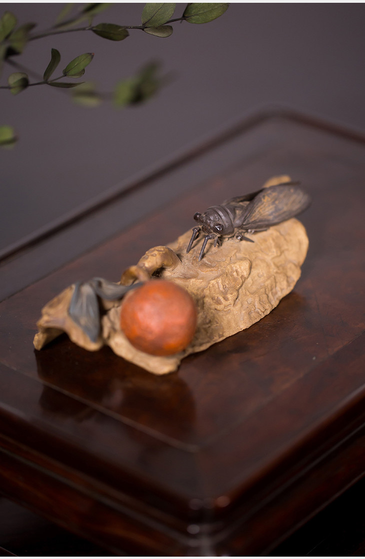 清陈鸣远款紫砂荔枝蝉摆件