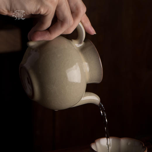 问鼎哥窑传世款嘉容公杯 商品图3