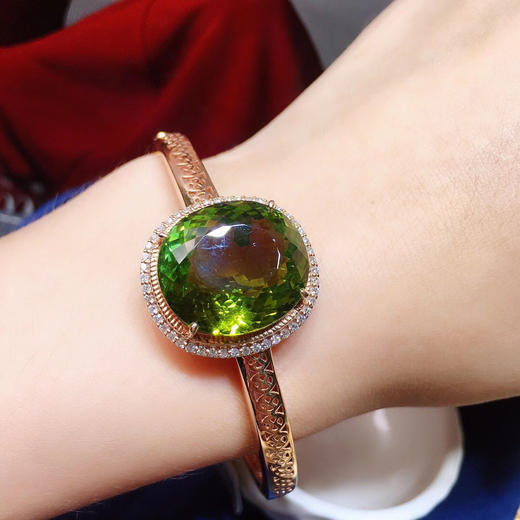 天然绿碧玺手镯18k金镶嵌钻石非常大气上档次主石2571克拉钻石48颗总
