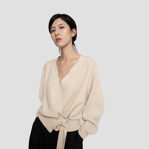 2020设计款女士无染色羊绒加厚打花系带廓形开衫 商品图3