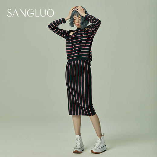 条纹针织睡衣套装SANGLUO桑罗镂空运动时尚条纹上衣女性感包臀裙 商品图0