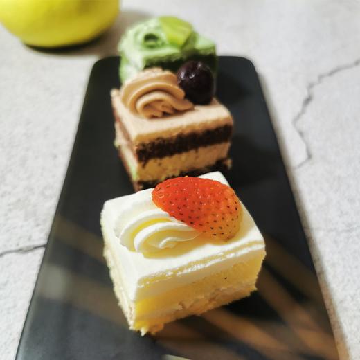【甜久荟 领馆茶歇】领馆茶歇 甄选优质食材 水果挞慕斯泡芙玛德琳松饼三文鱼等8种品质点心 45份起订 外环免费配送上门 专业人员现场服务 商品图5
