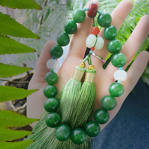 和田玉碧玉菠菜绿18籽手持