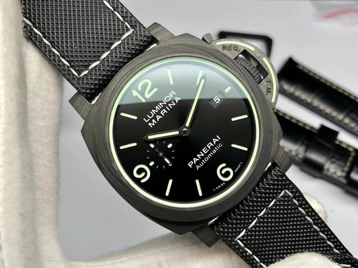 VS2020新品:PAM1118 VS沛 纳海 42MM碳纤维 正在火爆预售中！（预售期间赠送表带一副）致敬经典传奇夜光，全新夜光设计，颠覆传统，传承经典！不拘一格的创新突破，为独具个性的你而来！ 商品图3