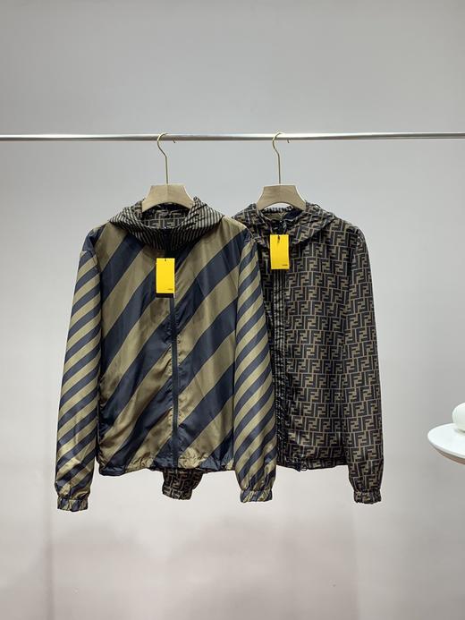 点此购买芬迪男女款双面穿满印夹克外套左156047