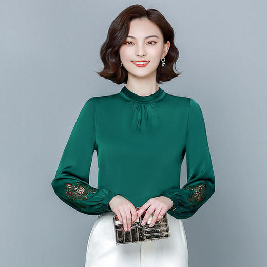 MZ6259秋季新款时尚灯笼袖镂空绸缎小衫 商品图3