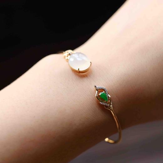 冰种翡翠鸽子蛋阳绿水滴手镯18k黄金钻石镶嵌 商品图13