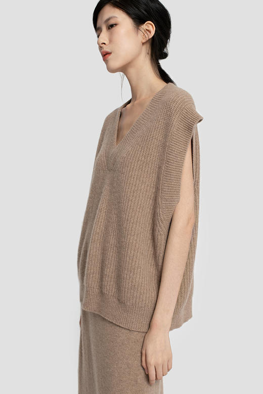 2020经典款女士无染色羊绒打花V领背心 商品图0