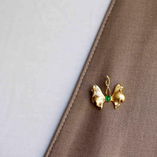 高冰种阳绿翡翠蛋面设计师款蝴蝶胸针18k黄金镶嵌 商品图10