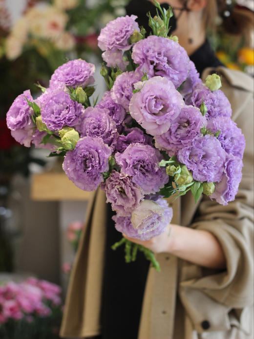 裙边洋桔梗【她没有焰火绚丽，也不像鸟儿会迁徙】简小姐精选甜美稀有浪漫紫色、白色裙边洋桔梗 15~20个花头 2束包邮 24小时发货 商品图0
