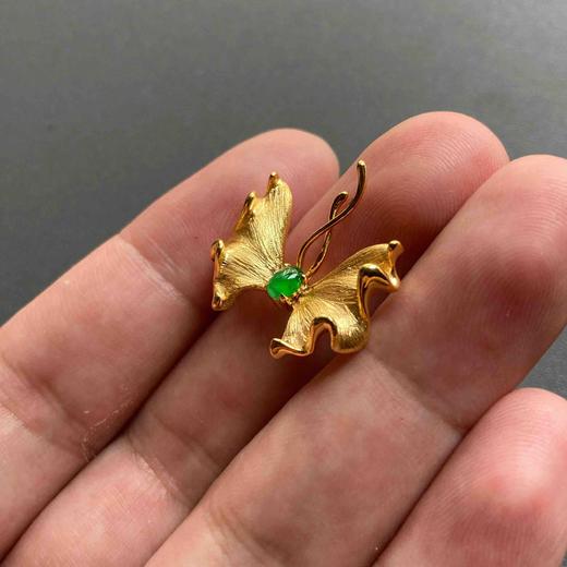 高冰种阳绿翡翠蛋面设计师款蝴蝶胸针18k黄金镶嵌 商品图7