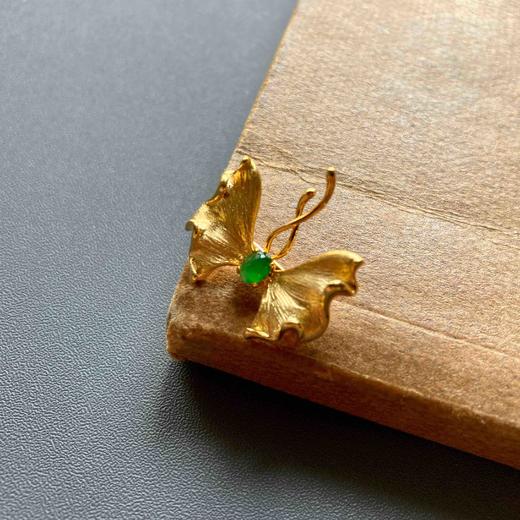 高冰种阳绿翡翠蛋面设计师款蝴蝶胸针18k黄金镶嵌 商品图2