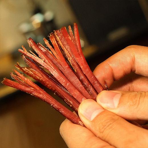 【内蒙古手撕牛肉】168g/袋，优选草原新鲜牛肉，手工碳烤，无任何添加剂，肉质丝丝分明 商品图1