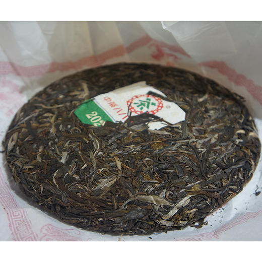 中茶普洱茶 2020年 新品 翡翠八八青饼 班章 生茶357g 中粮茶叶 商品图4