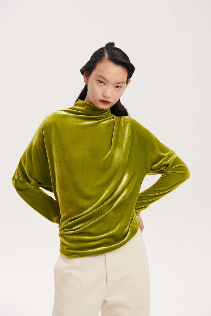 青苔绿丝绒抓褶上衣