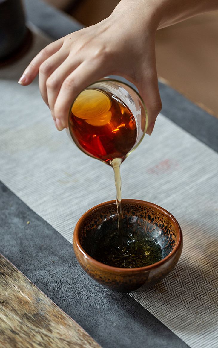 茶香记 二十年陈老茯砖焖泡茶 菌香显著 药香明显 20年陈老茯砖 便捷