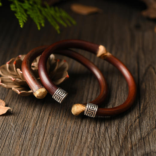 古老而珍贵的西藏鸡血藤镯 商品图2