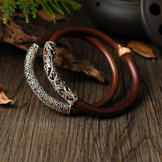 古老而珍贵的西藏鸡血藤镯 商品图3