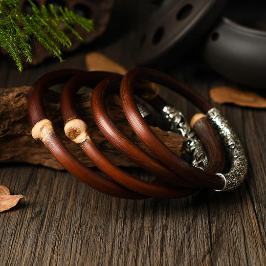 古老而珍贵的西藏鸡血藤镯 商品图4