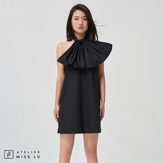 【大有看头】大大蝴蝶结露背挂脖造型感小黑裙 商品图2