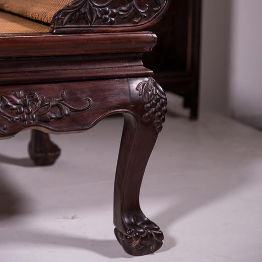 清代 红木镶云石葡萄纹贵妃榻 商品图3