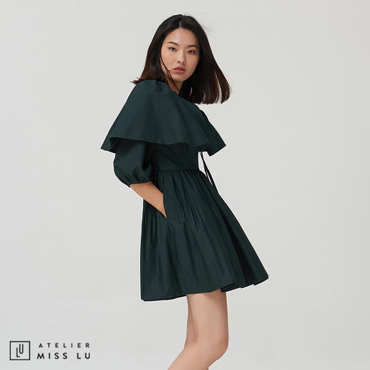 【玩色游戏】深墨绿造型感斗篷V领嘭嘭连身裙 商品图3