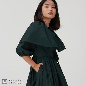 【玩色游戏】深墨绿造型感斗篷V领嘭嘭连身裙