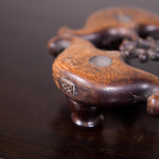 清代  红木菱角形三足器座 商品图3