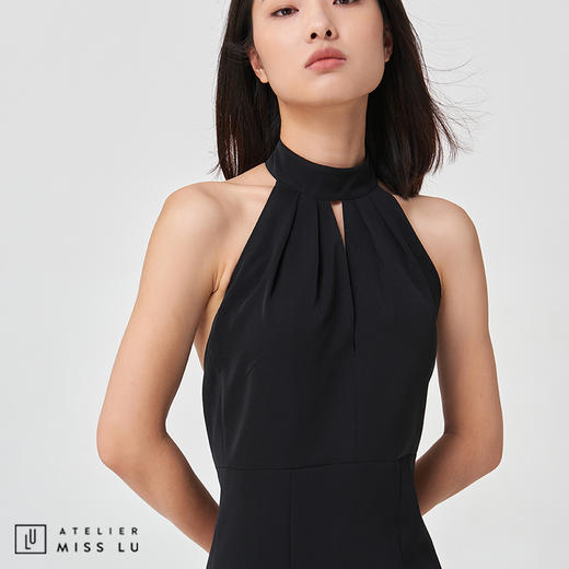 【转身的优雅】黑色露背设计蝴蝶结修身小黑裙 商品图3