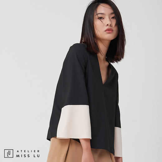 AtelierMissLu-【LESS IS MORE】 黑白拼色简洁款V领上衣 商品图0