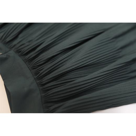 【玩色游戏】深墨绿造型感斗篷V领嘭嘭连身裙 商品图4