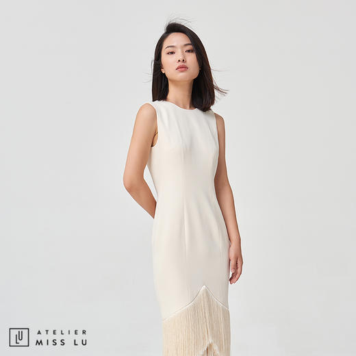 【不如跳舞】白色双层下摆倒V字流苏修身连衣裙 商品图2